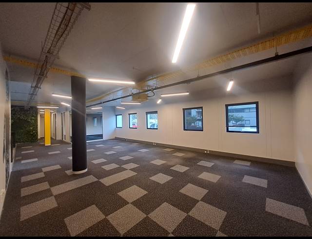 266M² OFFICE TO LET IN HYDE PARK